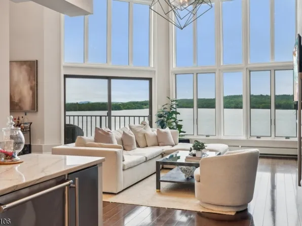 1360 Hamburg Tpke #702, Wayne Twp., NJ 07470