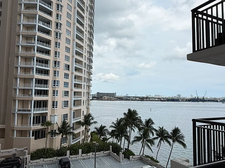 540 Brickell Key Dr #828 — Photo 16
