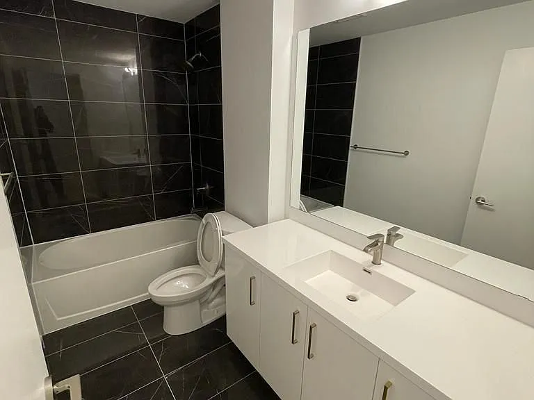 15 Wellington St S #703 — Photo 10