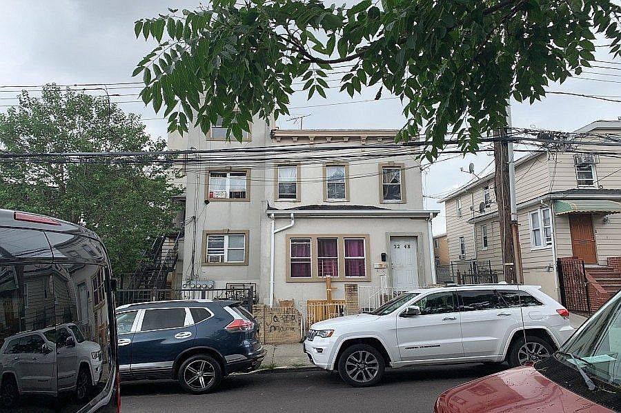 1st image of 3248 102nd St