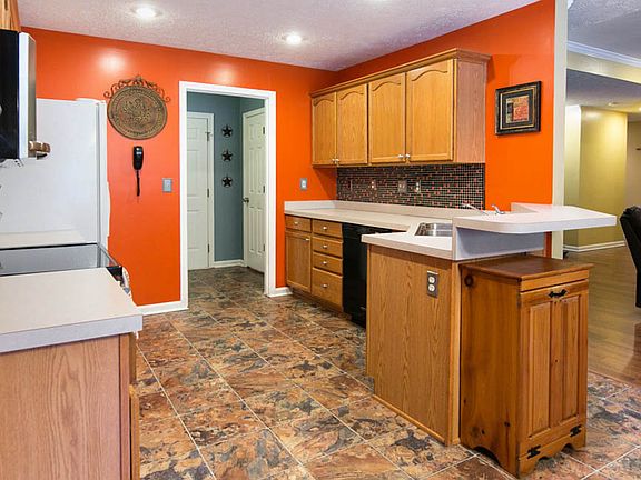 5th image of 310 Helmwood Cir