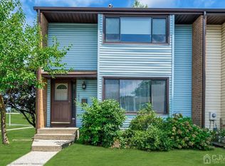 195 Canterbury Ct, East Windsor, NJ 08520