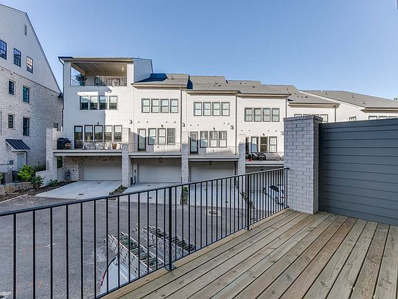 Note Sample product photo. Actual exterior and interior selections may vary by homesite.