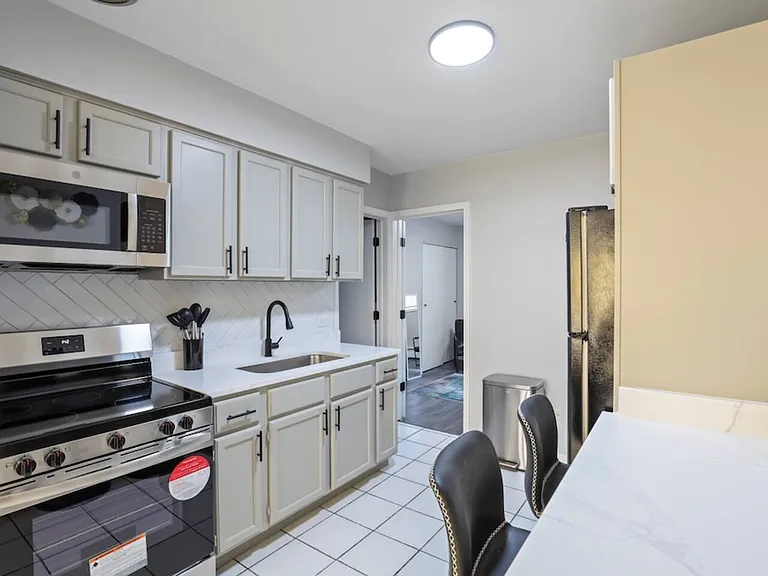 10549 Crown Rd #7 — Photo 4