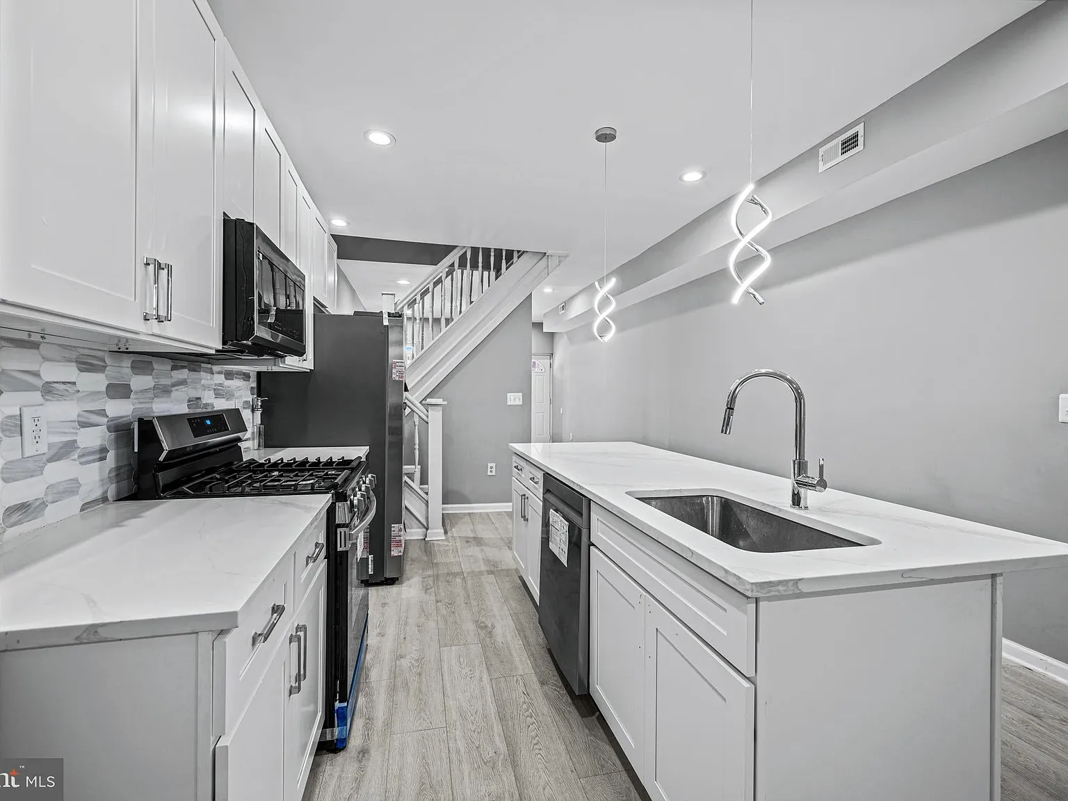 4 bed, 1425 sqft, $1,900 — Photo 4