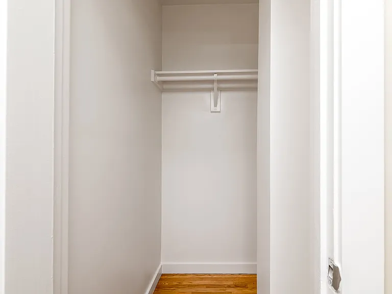 2200 Leavenworth — Photo 12