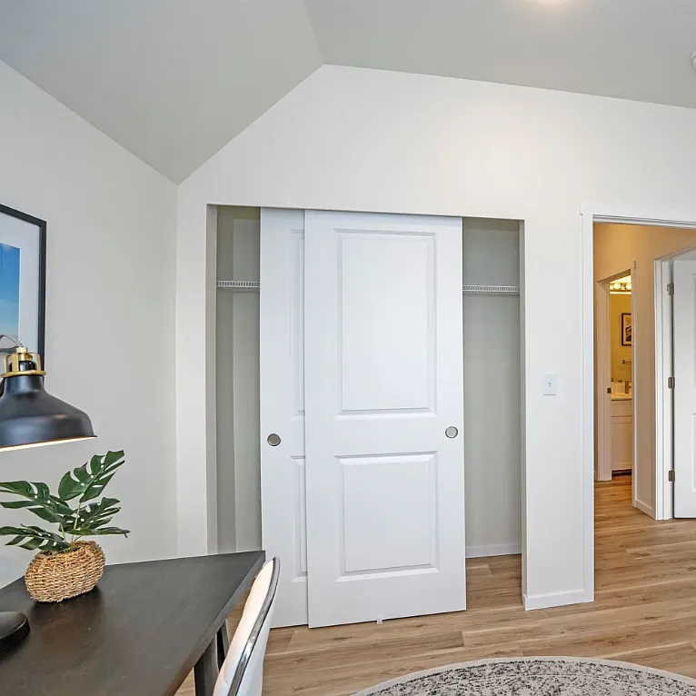 Hallie Court Apartments — Photo 4
