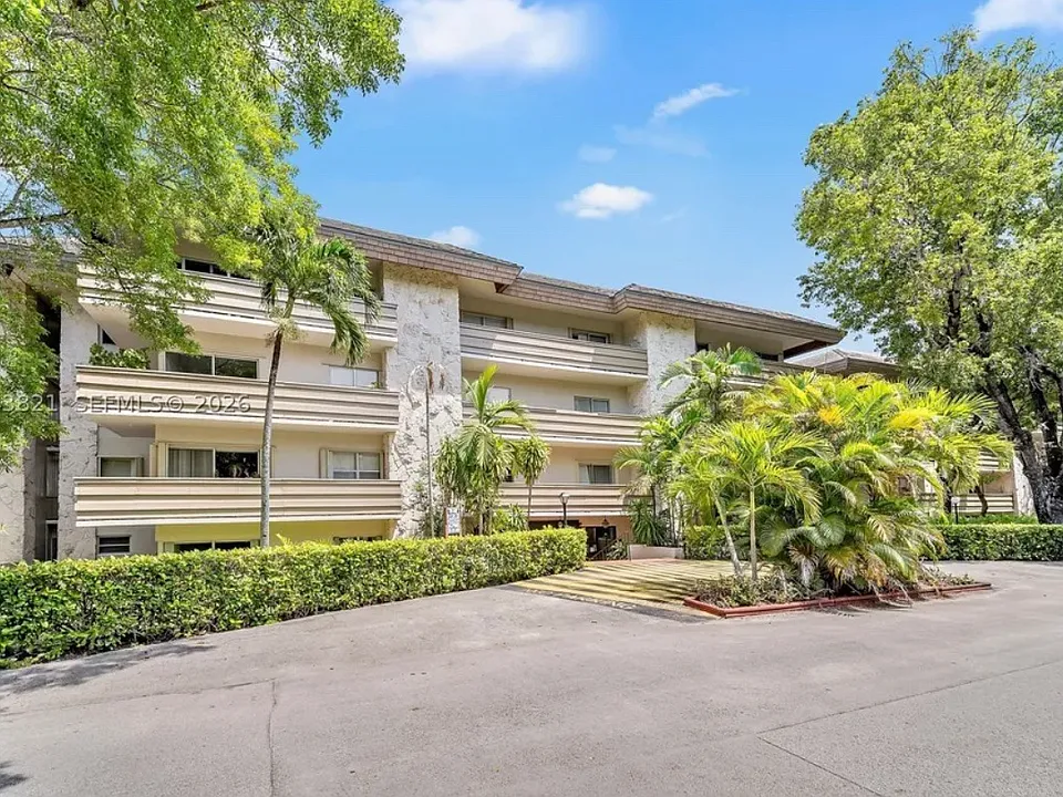 1205 Mariposa Ave #223