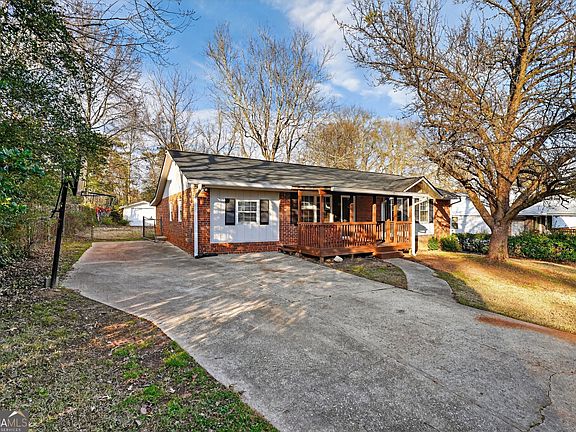 2nd image of 90 Jonathan Rd