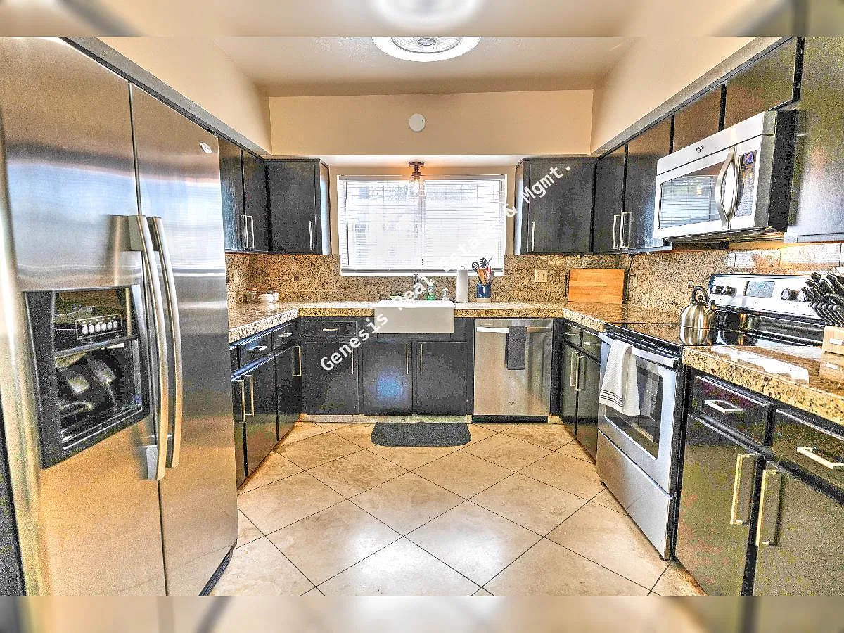 2 bed, 2.0 bath, 2003 sqft, $2,900 — Photo 2