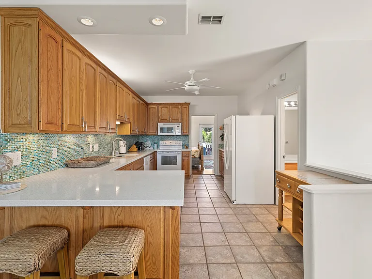 124 E Acapulco St #B — Photo 12