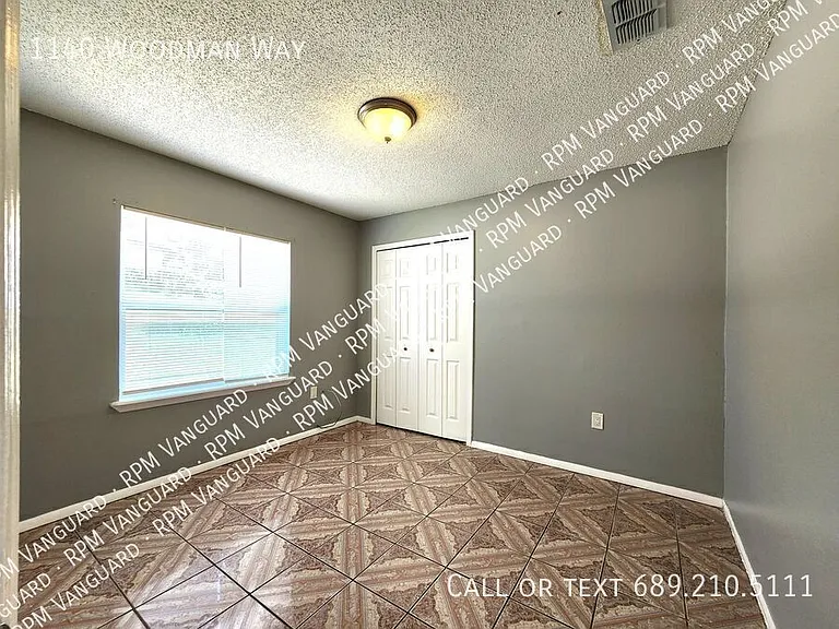 1140 Woodman Way — Photo 10