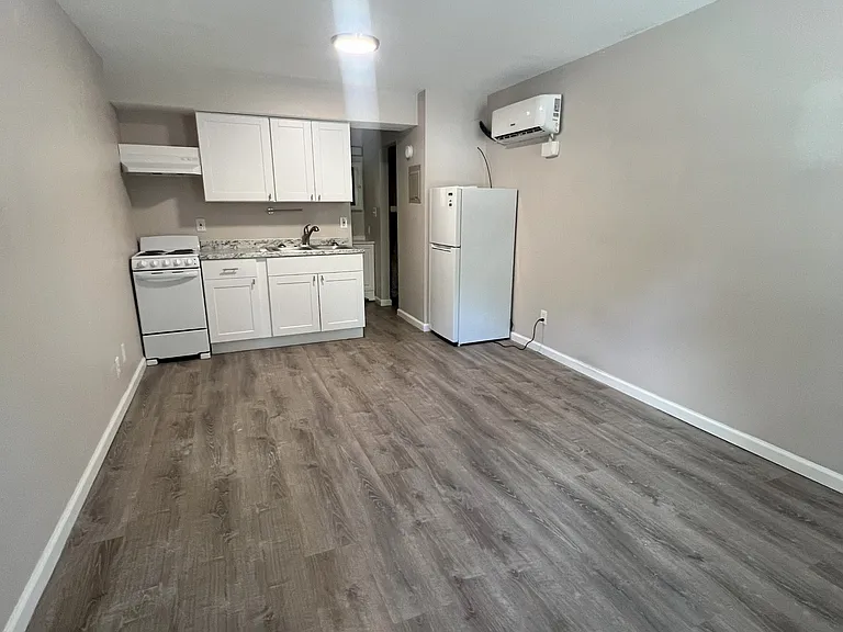 5015 Jacksboro Pike #H — Photo 2