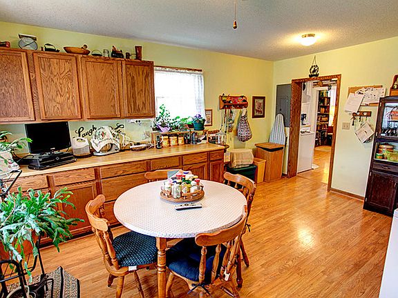 5th image of 820 Cory St