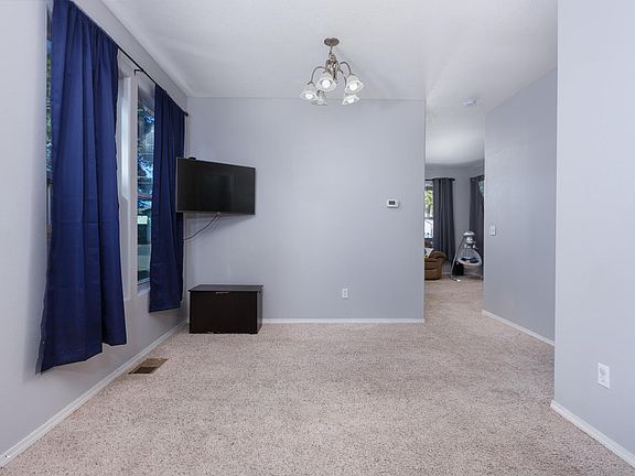 5th image of 722 SE Port Ave