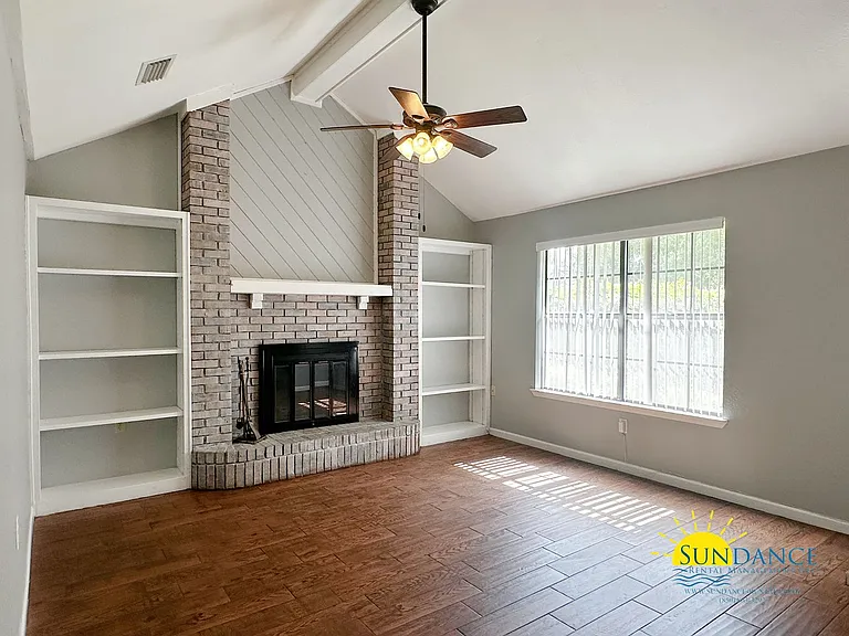 624 Lloyd St — Photo 4