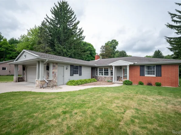9404 River Rd, Clay, MI 48001