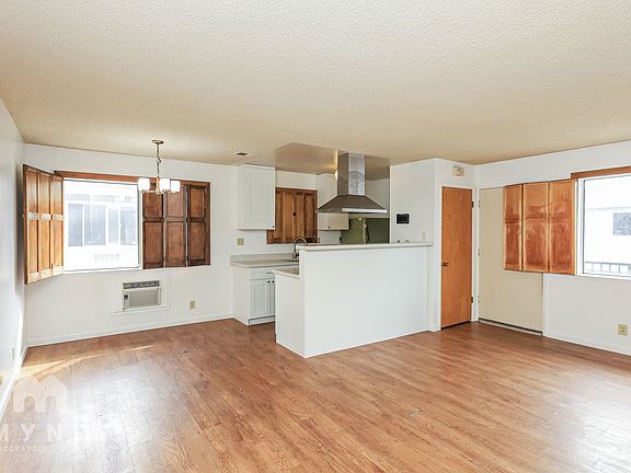 5th image of 5515 Spinnaker Dr APT 4