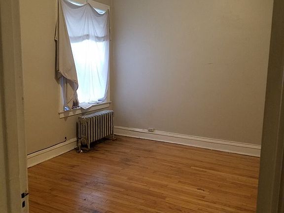 4th image of 8620 S Ingleside Ave #2N