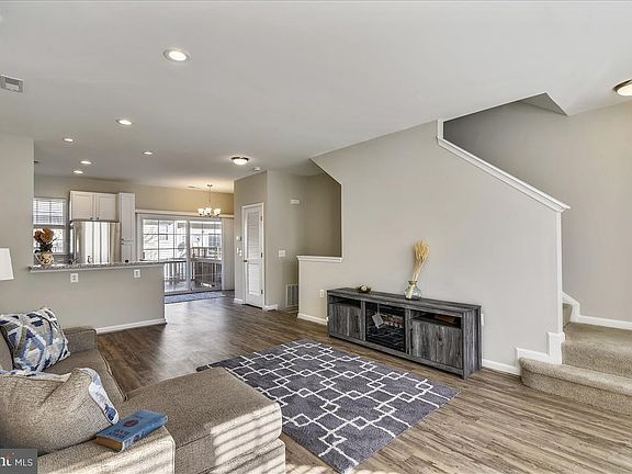 5th image of 23147 Blackthorn Sq