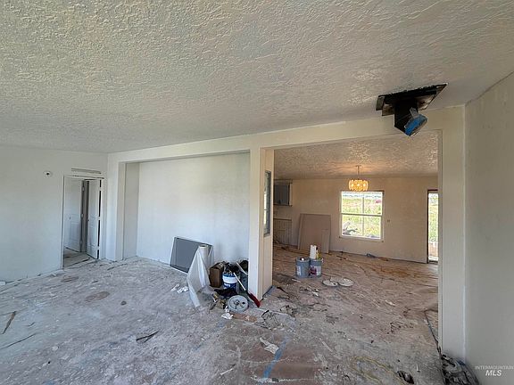 4th image of 15311 Lake Shore Dr