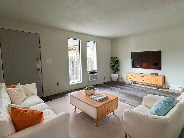 1206 Jefferson Ave — Photo 1