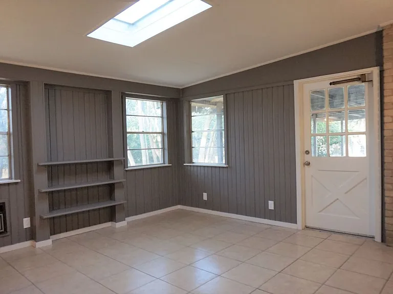 313 Sagecrest Dr — Photo 15