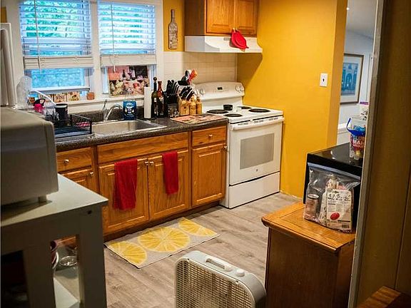 5th image of 16 Rosemary Ln