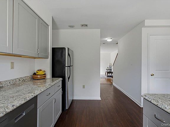 5th image of 13 Knoll View