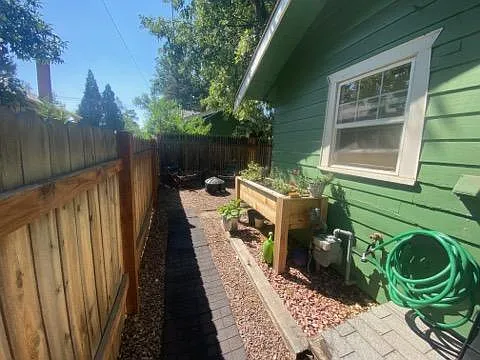 136 1/2 Cheyenne Blvd — Photo 2