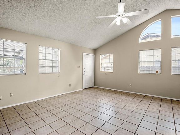 4th image of 8807 Pineridge Dr #A
