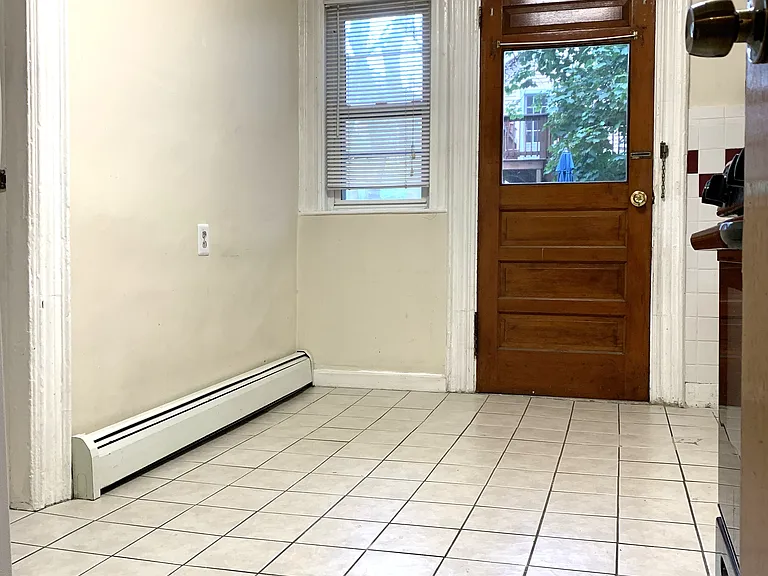 12 Evergreen Sq #1 — Photo 3