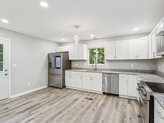 2nd image of 1010A Cherokee Ct