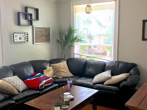 5th image of 2828 N Fratney St APT 4