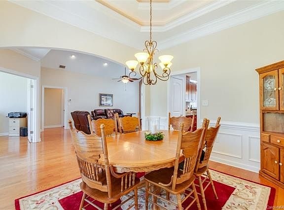 4th image of 985 Clear Creek Cir