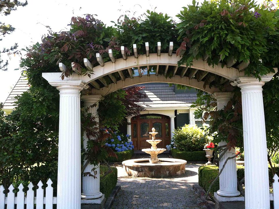 2nd image of 6027 NE 57th St