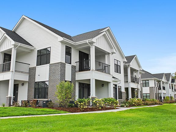Seasons at North Aurora Apartments in North Aurora, Illinois. Luxury, condo style, studio, 1 bedroom, 2 bedroom, and 3 bedroom apartments, with private garages and entries
