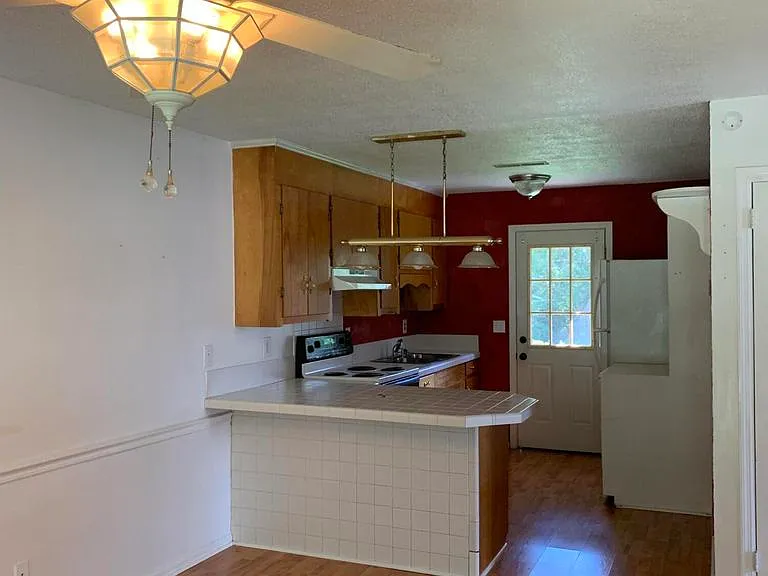 109 Tupperway Dr #B — Photo 3