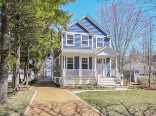 105 Washington Cir, Lake Forest, IL 60045
