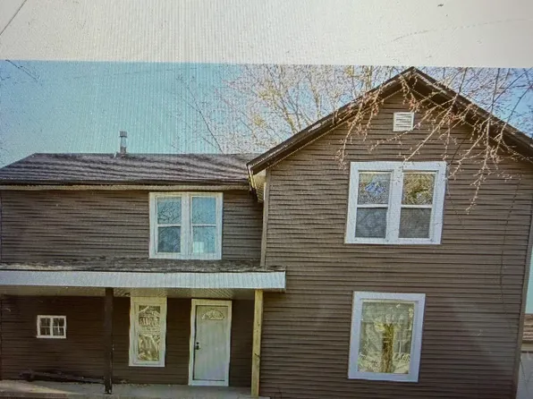 610 King St #1, Fayette, IA 52142