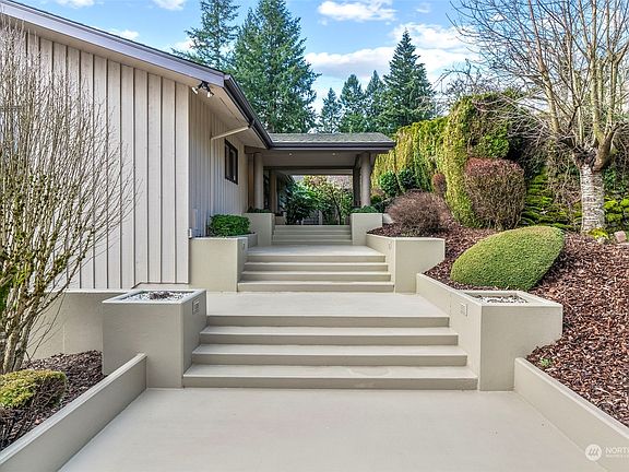 4th image of 2368 E Lynnwood Drive