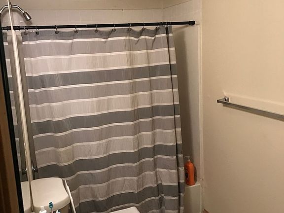 4th image of 1317 Valley Ln #68