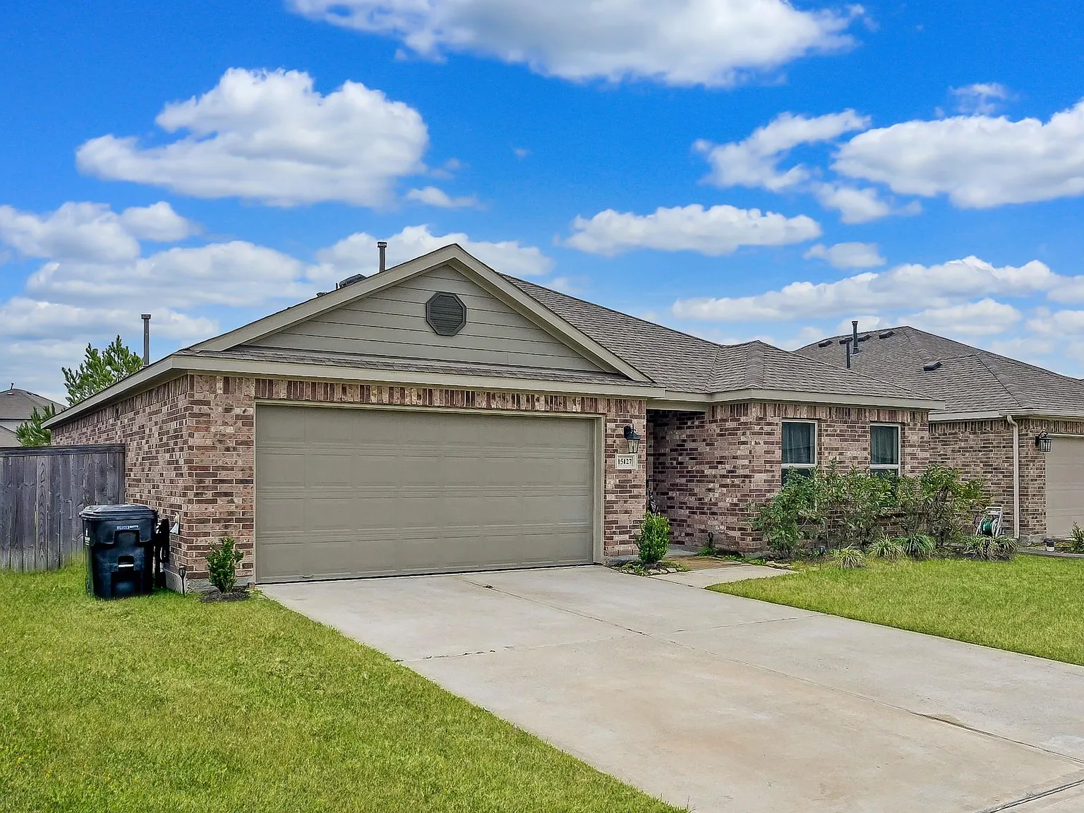 3 bed, 2.0 bath, 1760 sqft, $1,950 — Photo 3