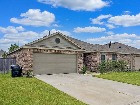 3rd image of 15127 Willow Tree Ln