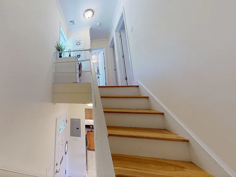 27 Thornton Rd — Photo 10