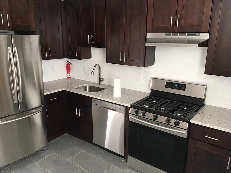 104 W 3rd St #2 — Photo 1