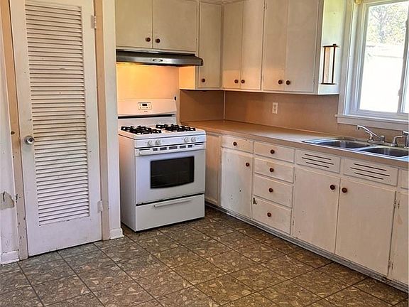 3rd image of 3203 Hodges St