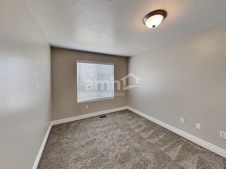 1460 S Heather Ln — Photo 13