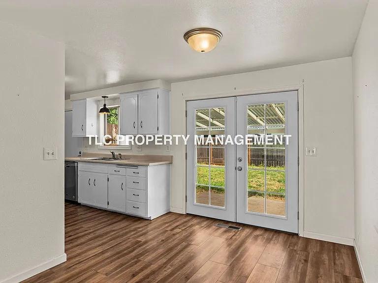 4669-4671 Barger Dr — Photo 15
