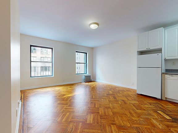 4th image of 58 W 56th St APT 5